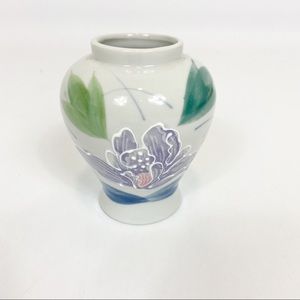 Small Moriage Vase Pastel Floral Made In Japan Mid 20th Century 4.5” Tall